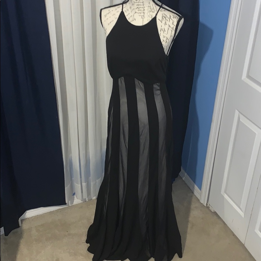 Beautiful ball gown. Love this dress 👗